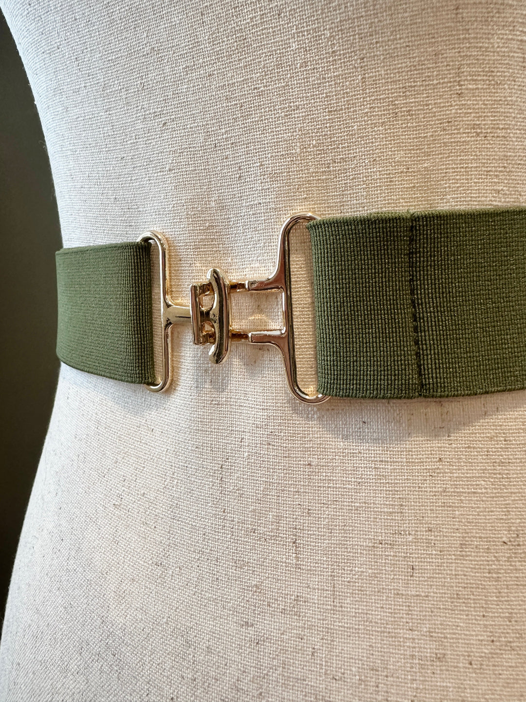 KMA Equestrian Elastic Hunter Green Elastic Belt with Gold Surcingle Buckle 1